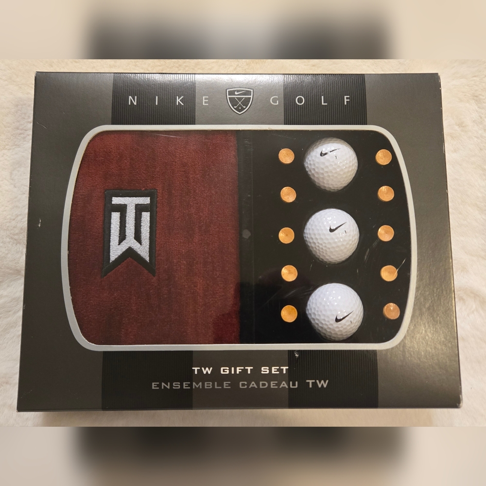 Nike Golf Tiger Woods Gift Set Embroidered TW Logo Towel Balls Tees New Vintage
